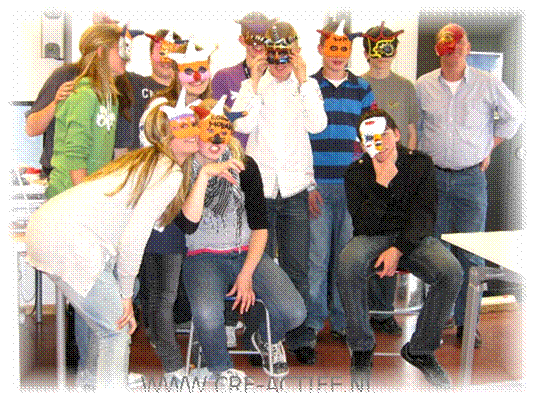 ASIIMG_0542 Groepsfoto maskers versieren.jpg